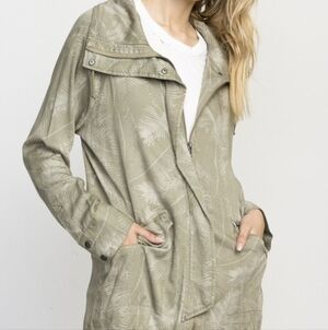 RVCA "Daze Off" Palm Print Utility Jacket in Olive Tones Size Medium